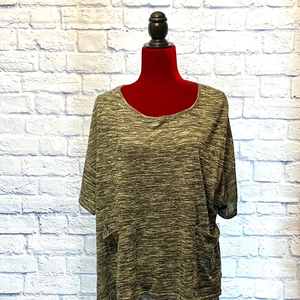 High-Low T-Shirt | Never Worn!